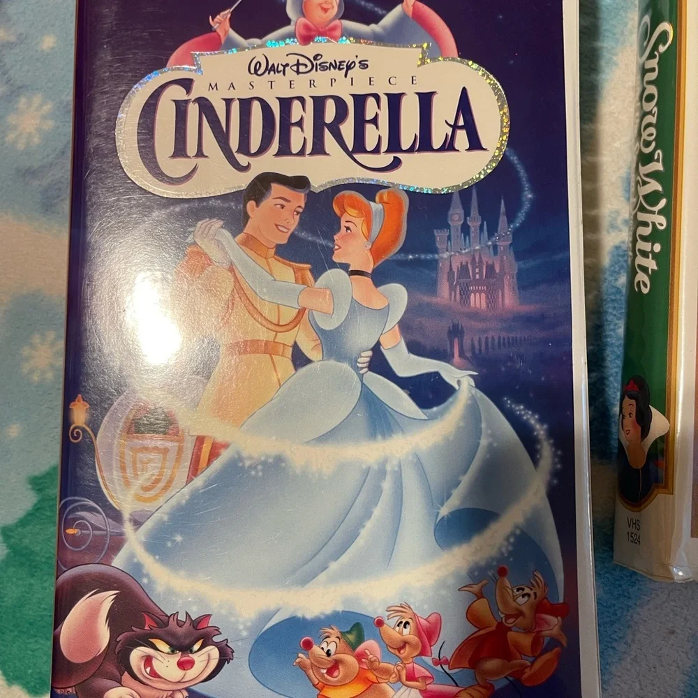 Snow White and the seven dwarfs VHS tape plus Cinderella Lot of 2